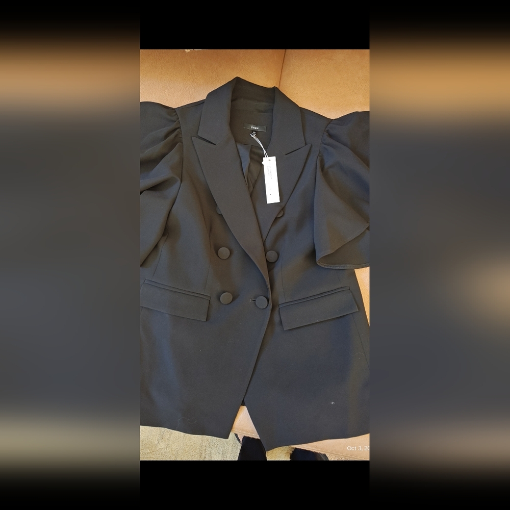Chic Black Ruffled Sleeve Blazer